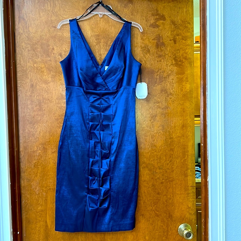 Calvin Klein dress is stunningly simple and elegant